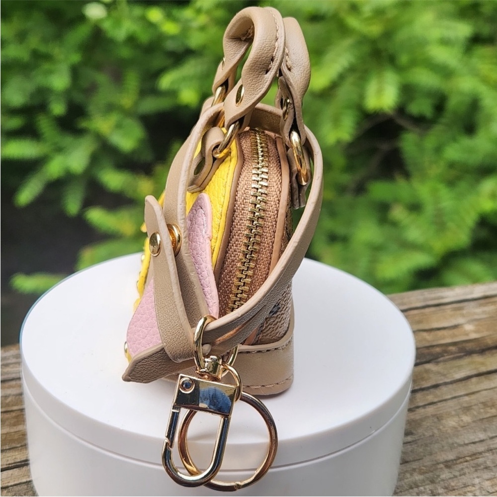 Puppy Wristlet / Bag Charm / Keychain And Gold Chain included Strap NWOT - Picture 4 of 7